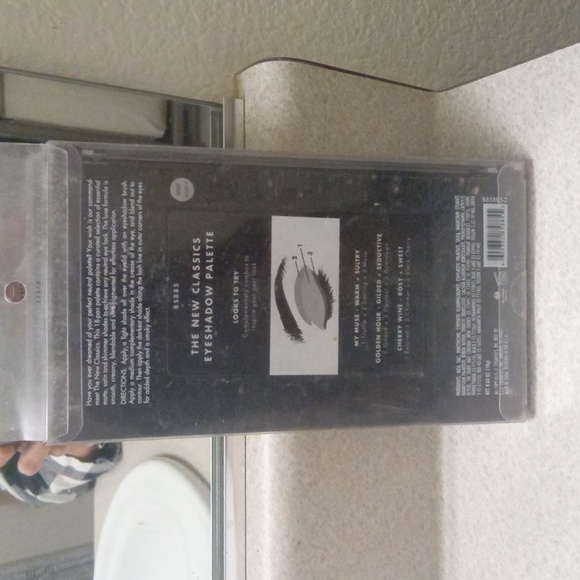 Elf Eye Shadows - Picture 3 of 3